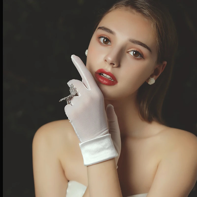 Simple Womens Short Wedding Bridal Gloves Smooth Satin Chiffon White Bridal Mermaid Finger Gloves WG019 250430