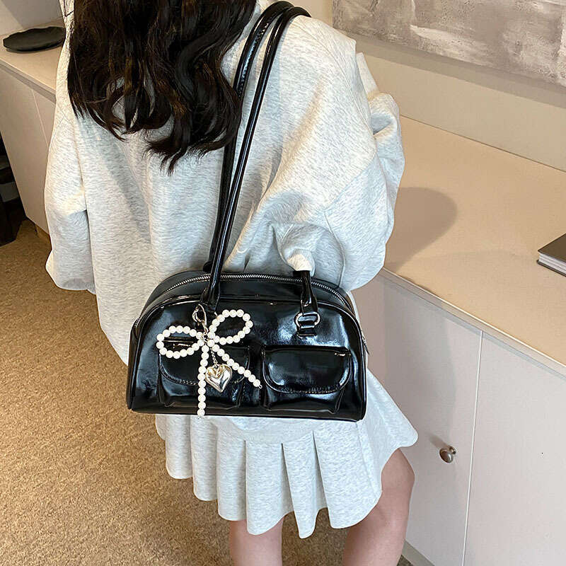 Bright underarm stick for women in the spring summer of 2025, Korean version, versatile shoulder bag, niche, high-end, sensory, and inclined cross bag