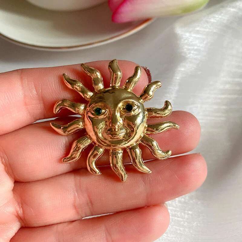 Women Men Medieval Sun Face Brooch Simple Personalized Accessories Pins