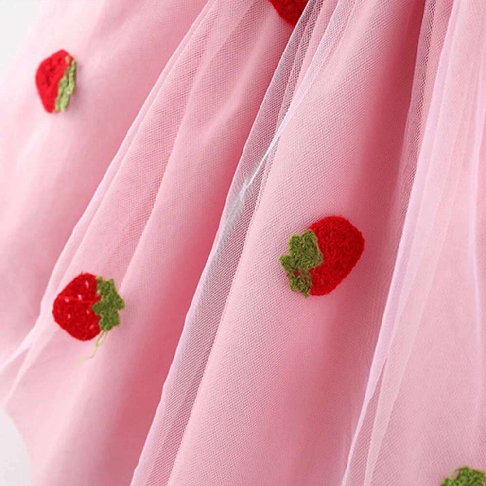 (0-3 Years) Summer New Girls Small Flying Sleeve Bow A-Child Embroidered Strawberry Cool Princess Dress