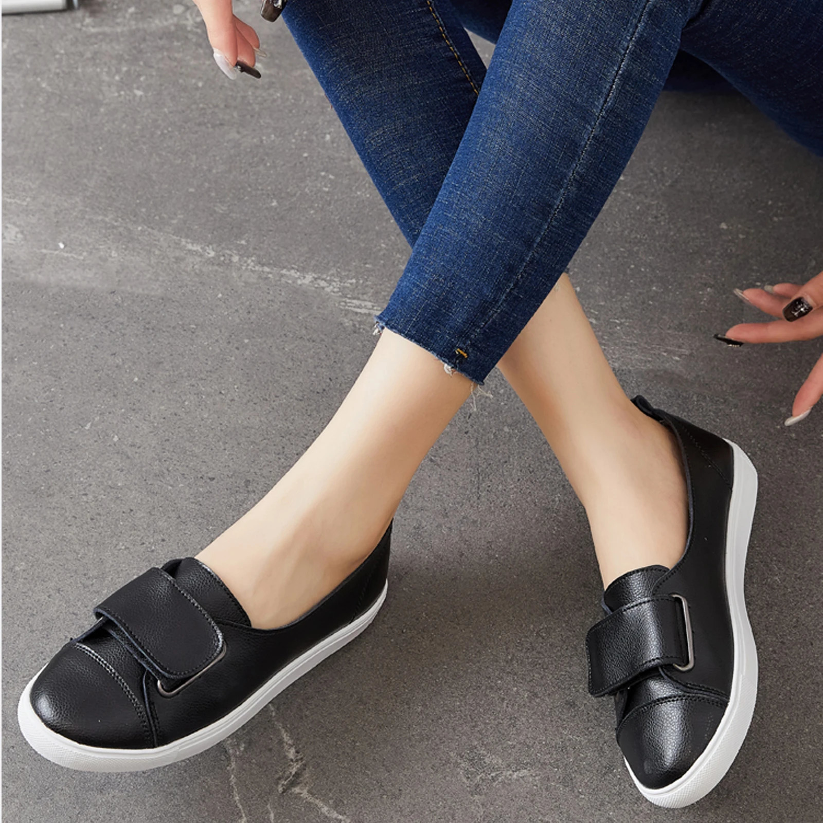 EOFK Summer Womens Flat Shoes for Women Sliding on White Genuine Leather Moccasins Casual Womens Shoes Zapatos De Mujer 250430