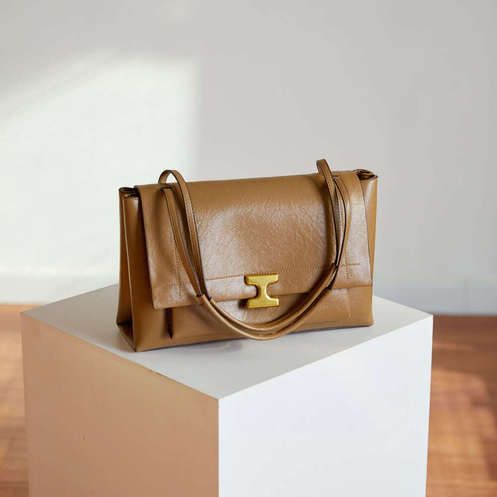 designer Women's bag Women's New Oil Leather Elegant Celebrity One Shoulder Crossbody Versatile Texture Postman Bag for Women