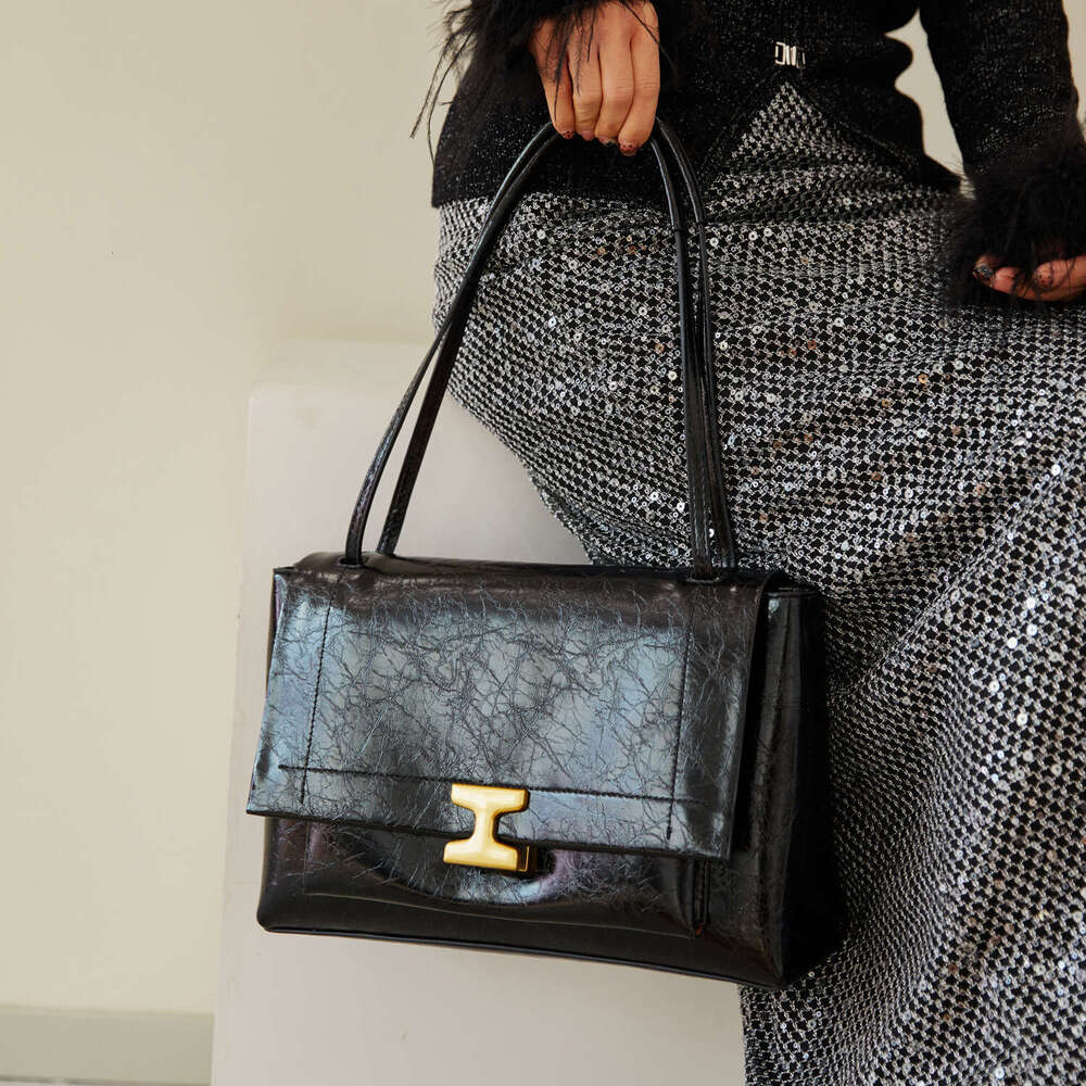designer Women's bag Women's New Oil Leather Elegant Celebrity One Shoulder Crossbody Versatile Texture Postman Bag for Women