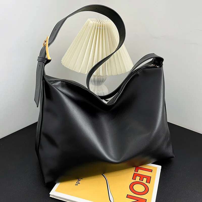 New Popular Underarm Casual Fashion Trend Tote Autumn Large Capacity Single Shoulder Retro Women S Bag Bag
