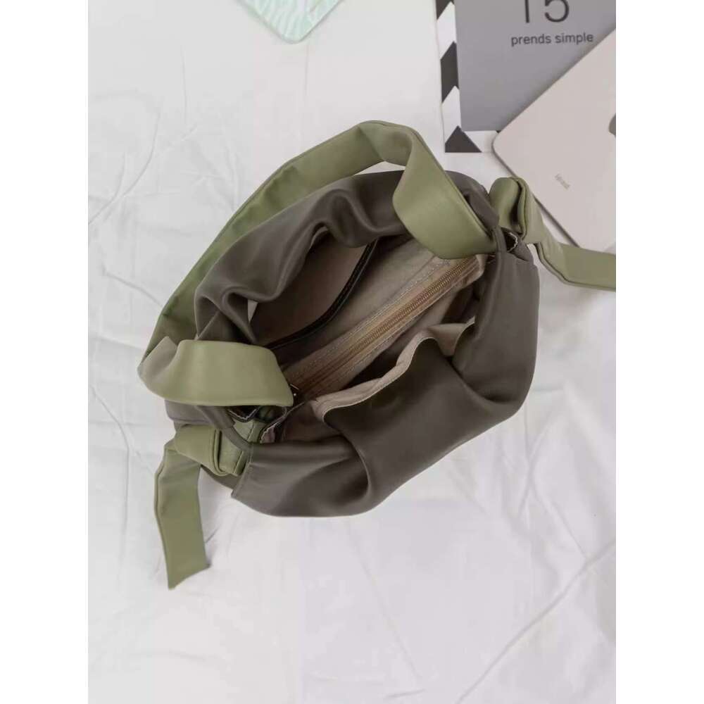 Spring summer simple and fresh one shoulder bucket 2025 new high-end texture niche crossbody large capacity commuting bag