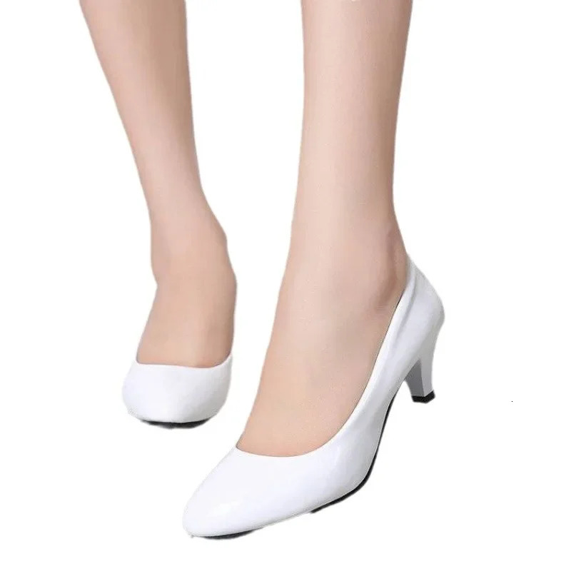 2025 Womens Pump Shoes Womens PU Leather Light Smooth Round Toe High Heels Wedding Party Derss Shoes Unprinted Good Product Size 34-42 250430