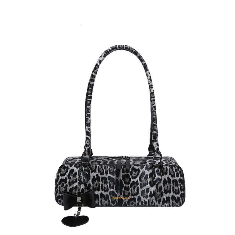 New Leopard Print Armpit With Fashionable Texture, Versatile Handbag Temperament, Niche Single Shoulder Baguette Bag
