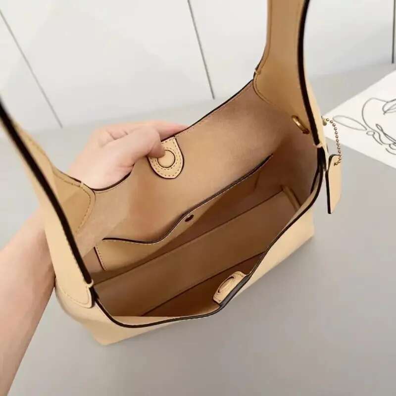 High-end Customized Solid Color Large Capacity Women's Shoulder Fashionable Casual Handbag Commuter Tote Underarm Bag