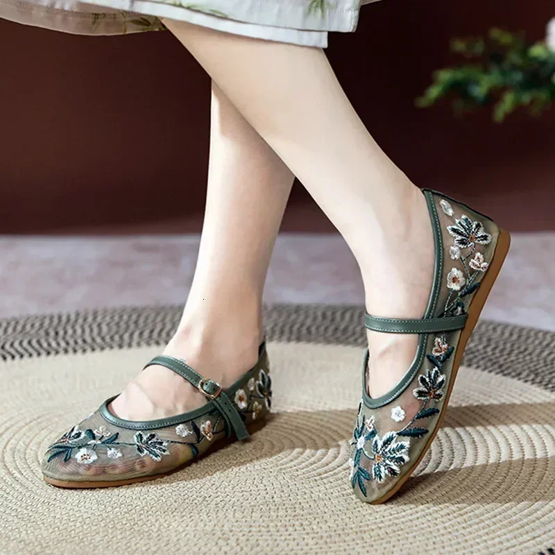 Fashionable handmade embroidered flower Mary Jane womens shoes summer mesh breathable lightweight flat buckle ballet shoes 250425