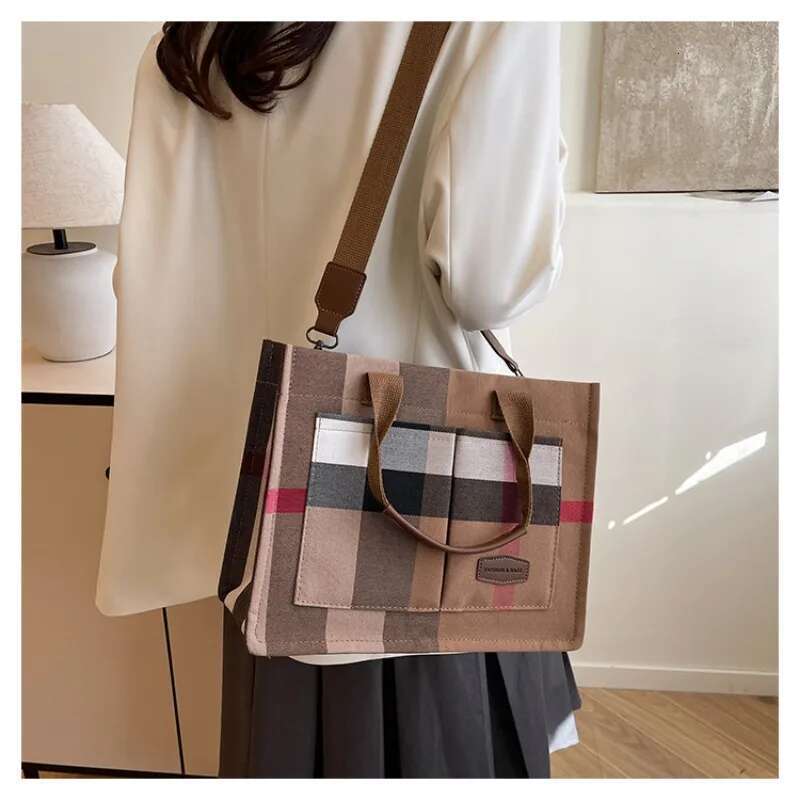 Elegant Leather Commuter Bag - Minimalist Vintage Messenger Purse With Large Capacity & Designer Letter