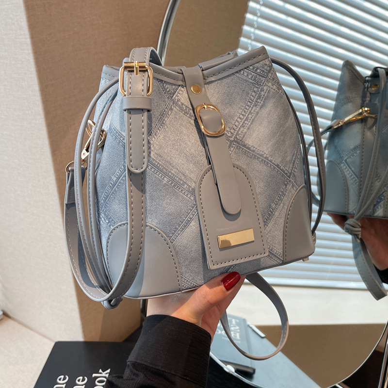 designer bag Small for women 2024 new fashionable shoulder crossbody bag high-end texture niche design diamond grid bucket bag