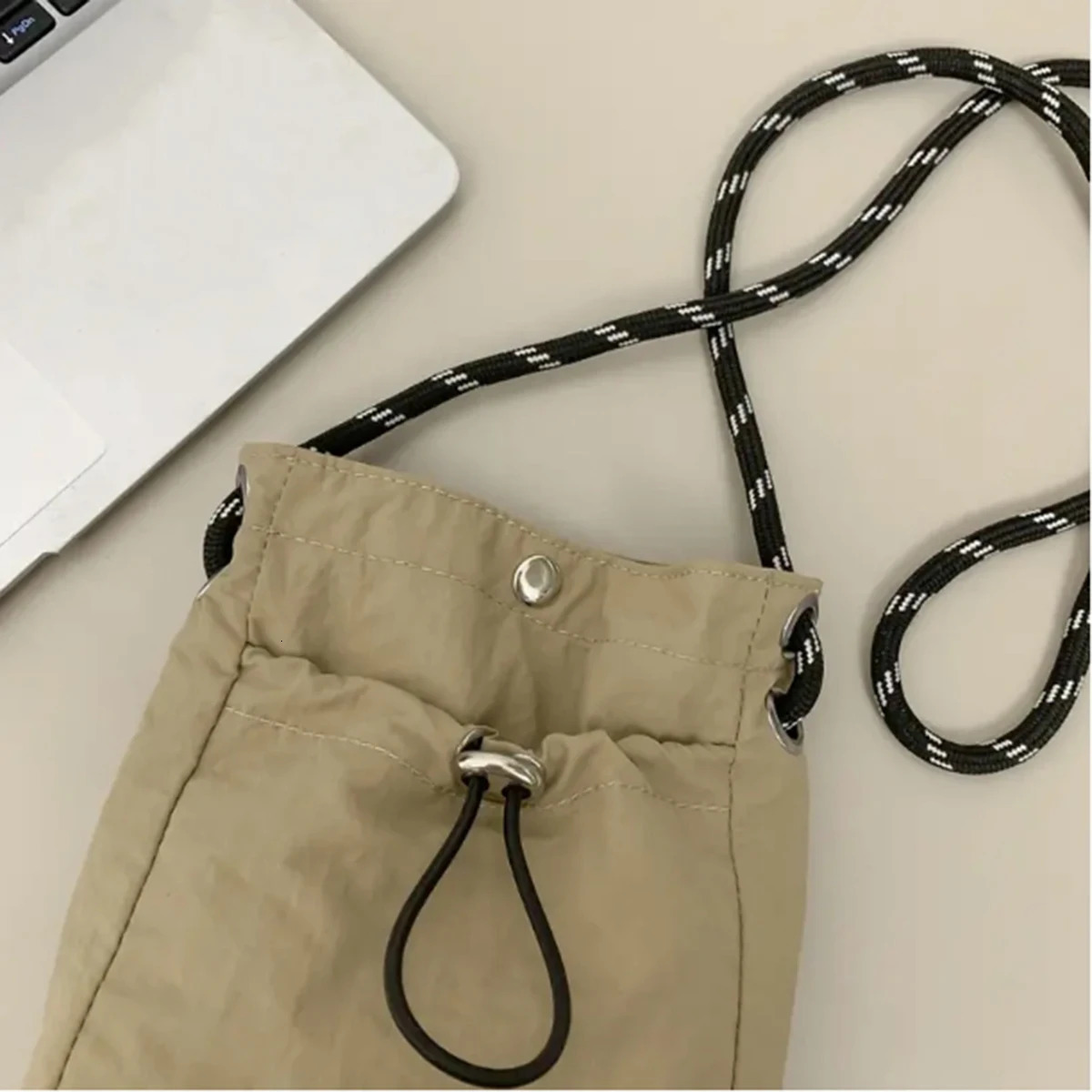 Khaki casual messenger bag simple shoulder bag lightweight phone bag all drag and drop fashionable cross bag 1 pack 250425