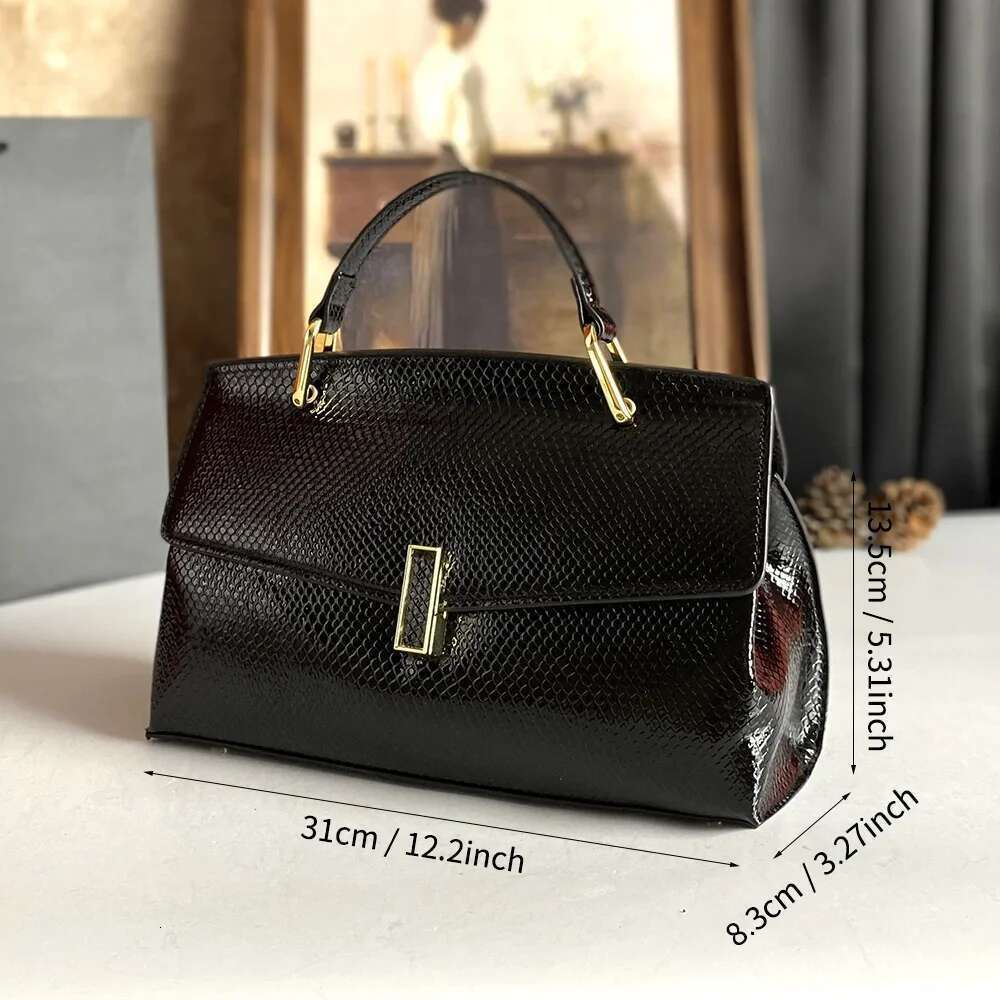 High end fashion European and American large capacity hand-held crossbody bag, temperament light women's bag