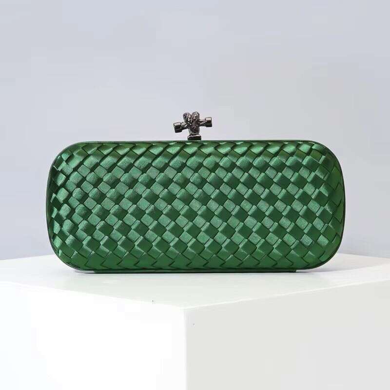 The new fashion lady temperament holding shiny dinner Banquet bag can be one shoulder crossbody senior formal