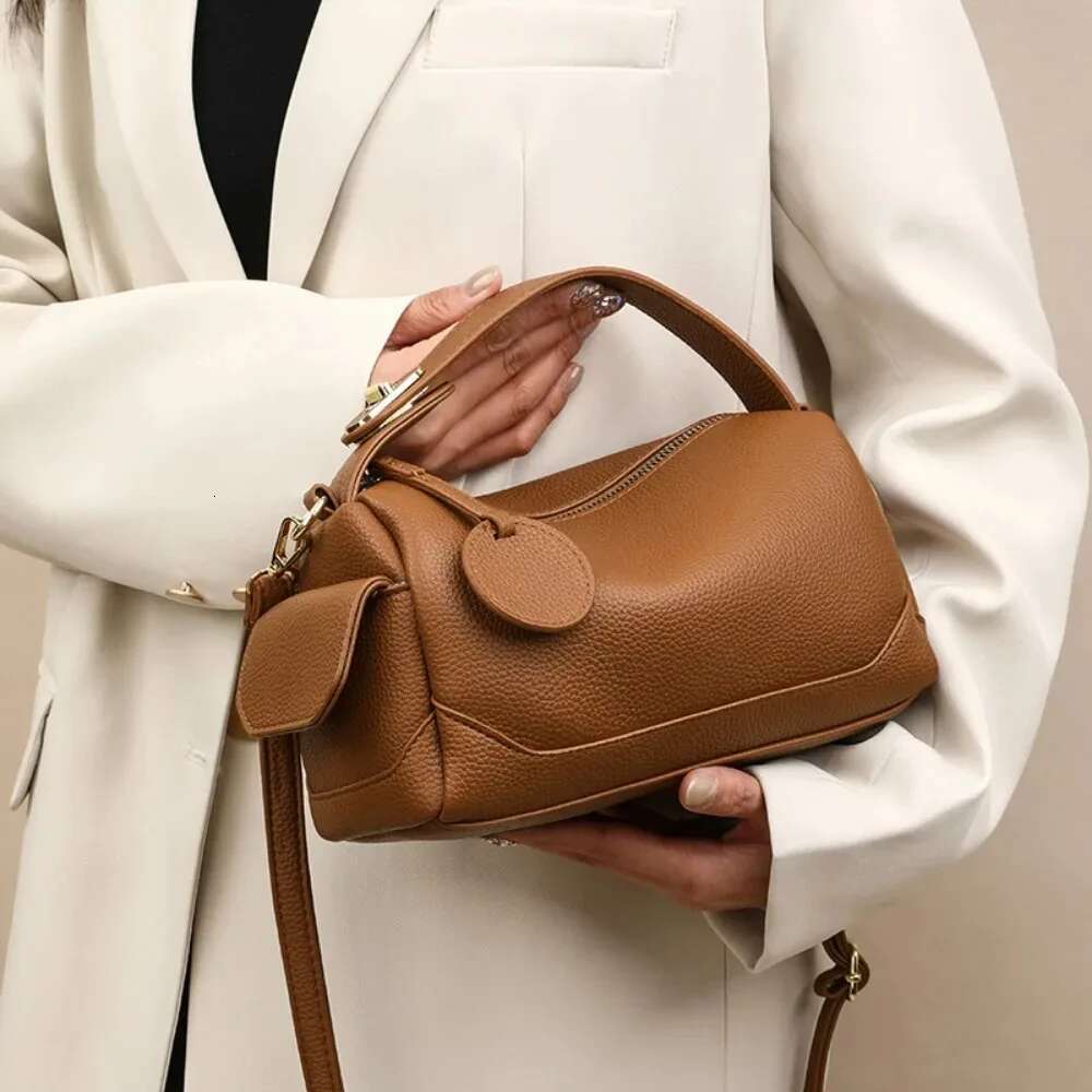 2025 New Slant Soft Leather Large Capacity Commuter Makeup Pillowcase Women's Handbag Shoulder Bag