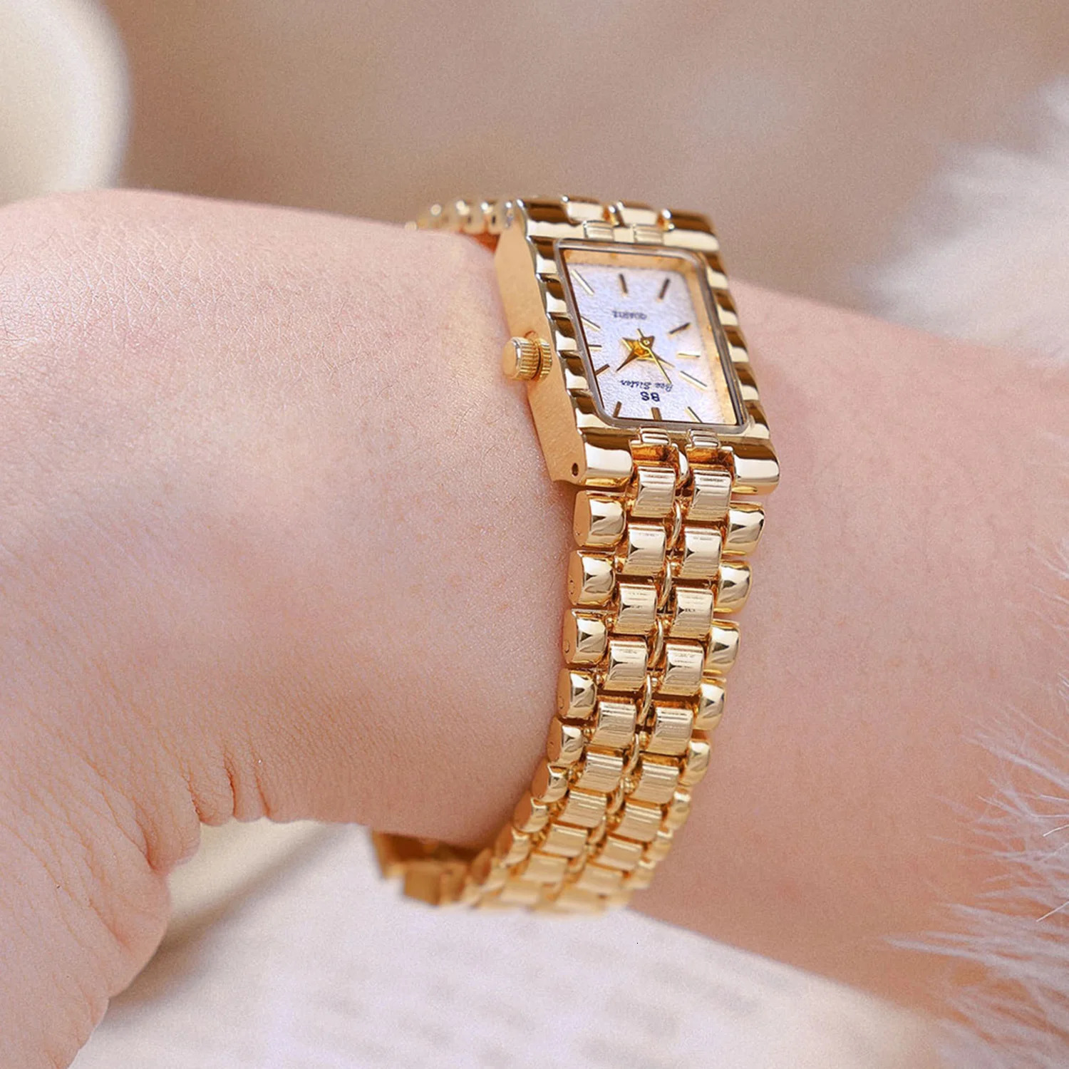 Home>Products> Retro Gold Rectangular Classic Womens Watch>Fashion Stainless Steel Womens Watch 250425