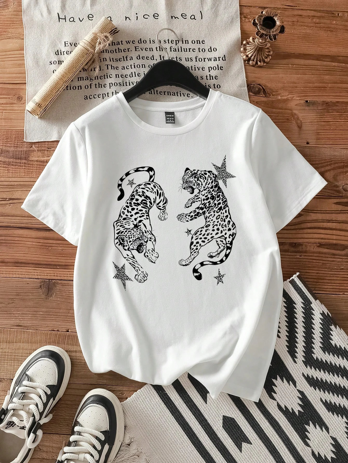 Cartoon tiger pattern round neck short sleeved T-shirt casual simple style womens summer casual top short sleeved 250428