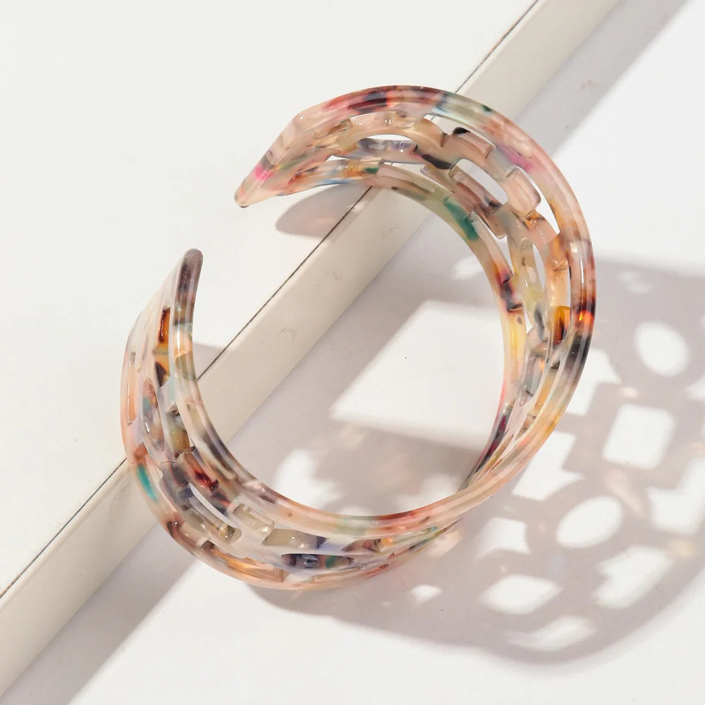 Bohemian Acrylic Hollow Acetic Acid Wide Opening Cuff Bracelet Suitable for Women Bohemian Resin Skeleton Pattern Bracelet Jewelry 250425