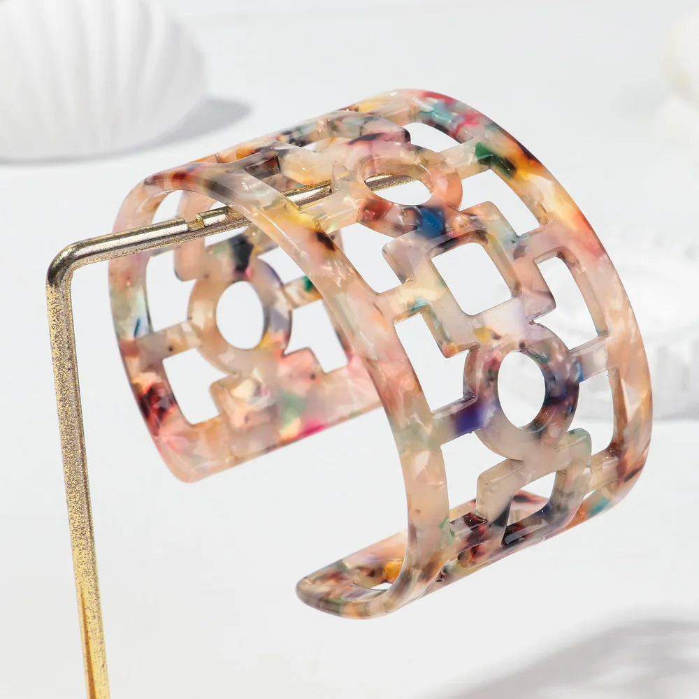 Bohemian Acrylic Hollow Acetic Acid Wide Opening Cuff Bracelet Suitable for Women Bohemian Resin Skeleton Pattern Bracelet Jewelry 250425