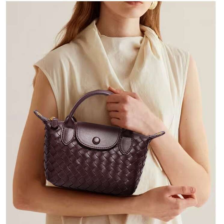 New Woven Dumpling Popular Texture, Handheld Bucket with High Quality, Fashionable and Versatile One Shoulder Crossbody Bag