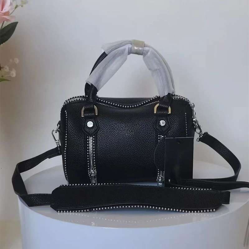 2025 New Women Shoulder Design Fashion Ladies Crossbody Black PU Leather Vintage Chain Envelope Bag