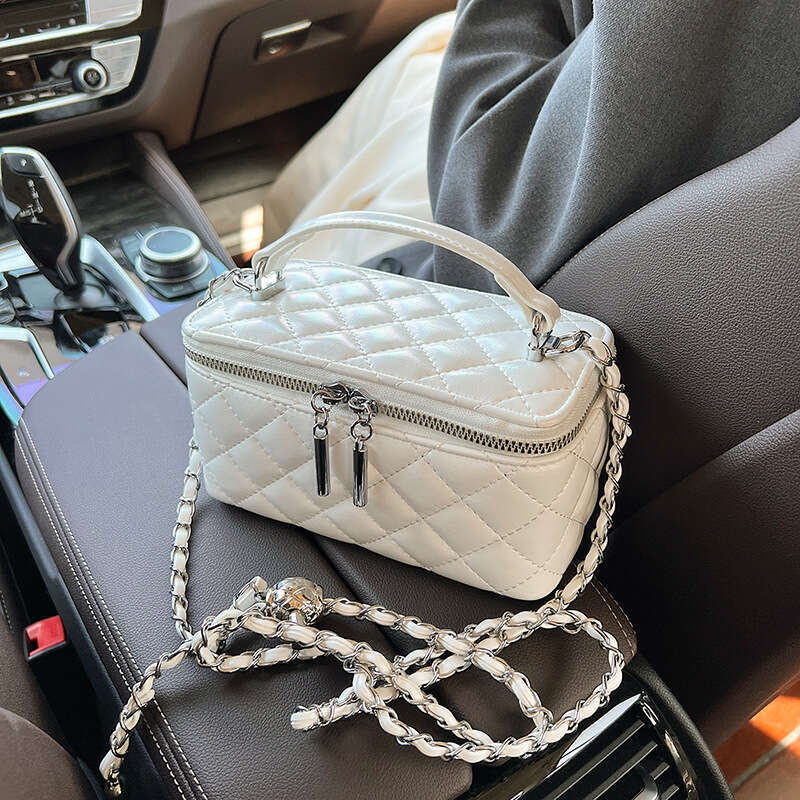 High end dia grid hand-held chain bag spring summer 2025, and simple small square single shoulder crossbody bag, versatile temperament, new trend ins 