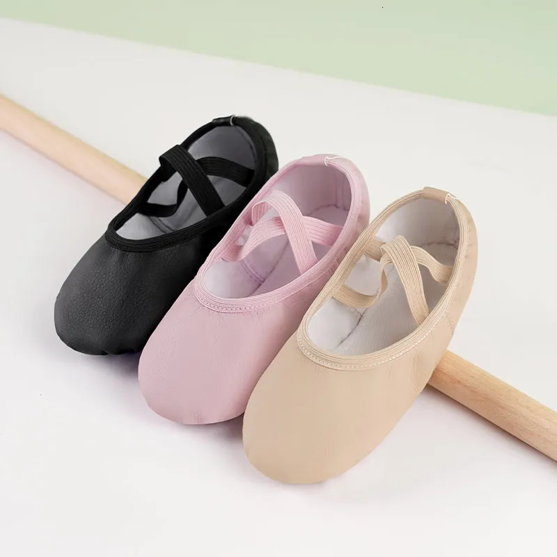 PU ballet shoes are suitable for young ren and girls rens dance shoes leather ballet shoes flat ren soft soled gymnastics shoes and dance shoes 250425