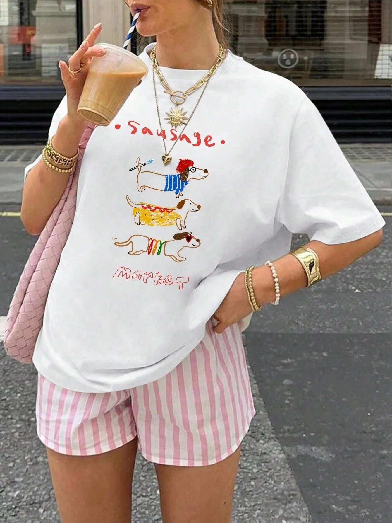 Sausage and letter printed short sleeved T-shirt casual and casual style suitable for daily wear and outings in summer 250428
