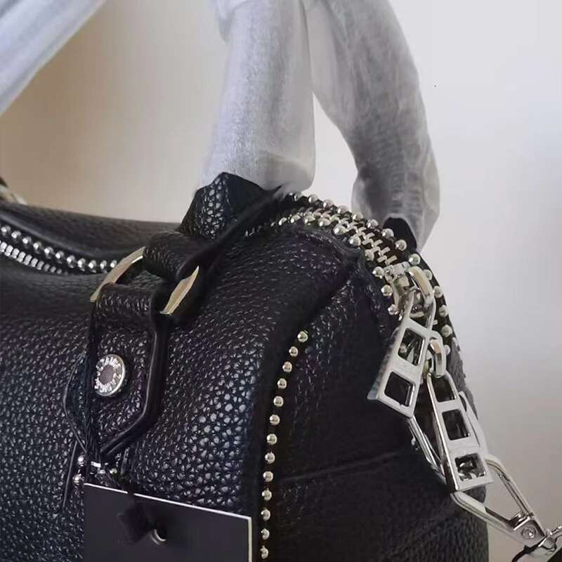 2025 New Women Shoulder Design Fashion Ladies Crossbody Black PU Leather Vintage Chain Envelope Bag