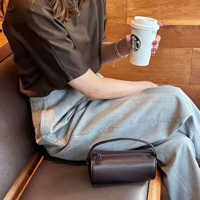 Niche 90's cylinder, minimalist mini handheld pencil case, correct version, square shoulder armpit bag