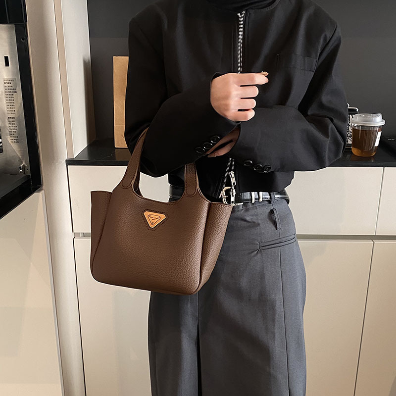hot free shipping designer shoulder bags flap Spring Fashionable Versatile Plain vintage casual Crossbody Bag black