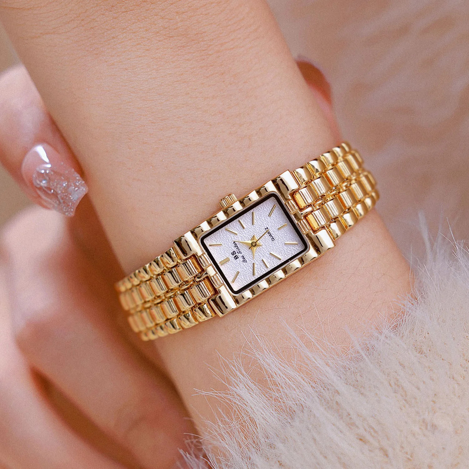 Home>Products> Retro Gold Rectangular Classic Womens Watch>Fashion Stainless Steel Womens Watch 250425