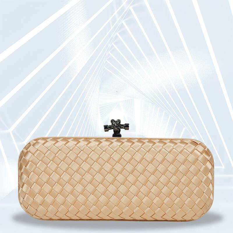The new fashion lady temperament holding shiny dinner Banquet bag can be one shoulder crossbody senior formal