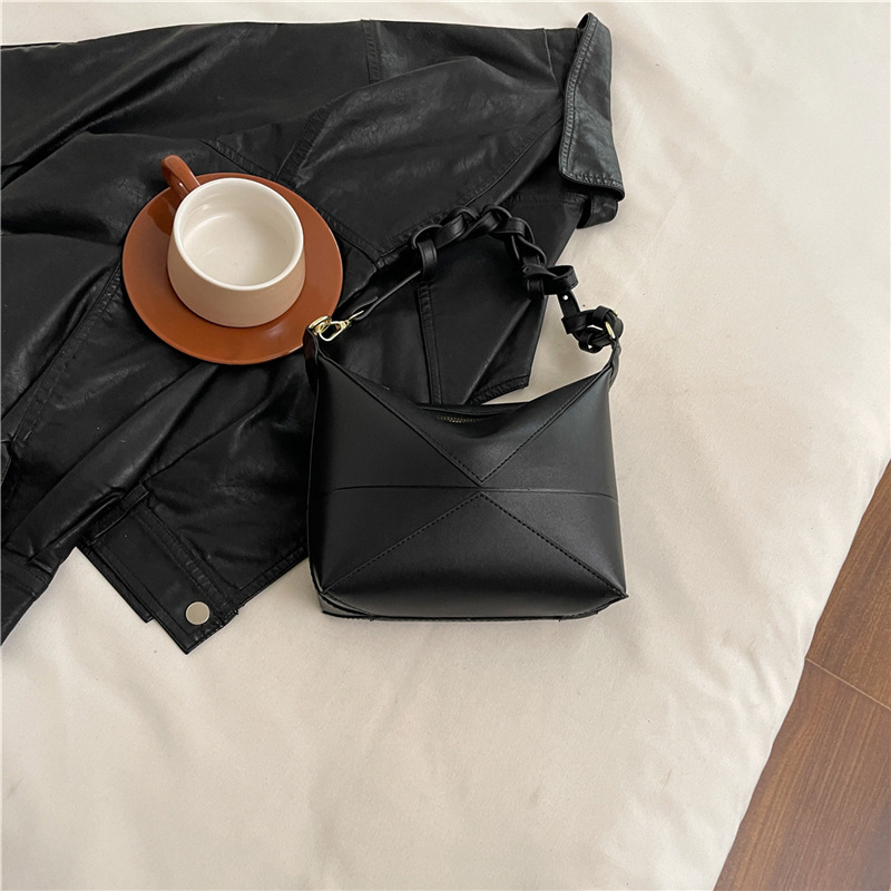 2025 Designer Geometric Shoulder Bag Women - Trendy Korean Crossbody Purse, Minimalist Underarm Handbag for Spring Summer (Free Shipping)