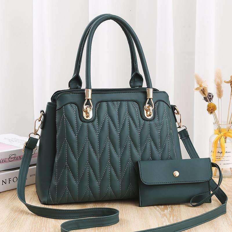 Hot Sale Women's Fashionable Wrinkle Large Capacity Two Piece Set Single Cross Shoulder Handbag 2025 Versatile New Trendy Clothing Ins
