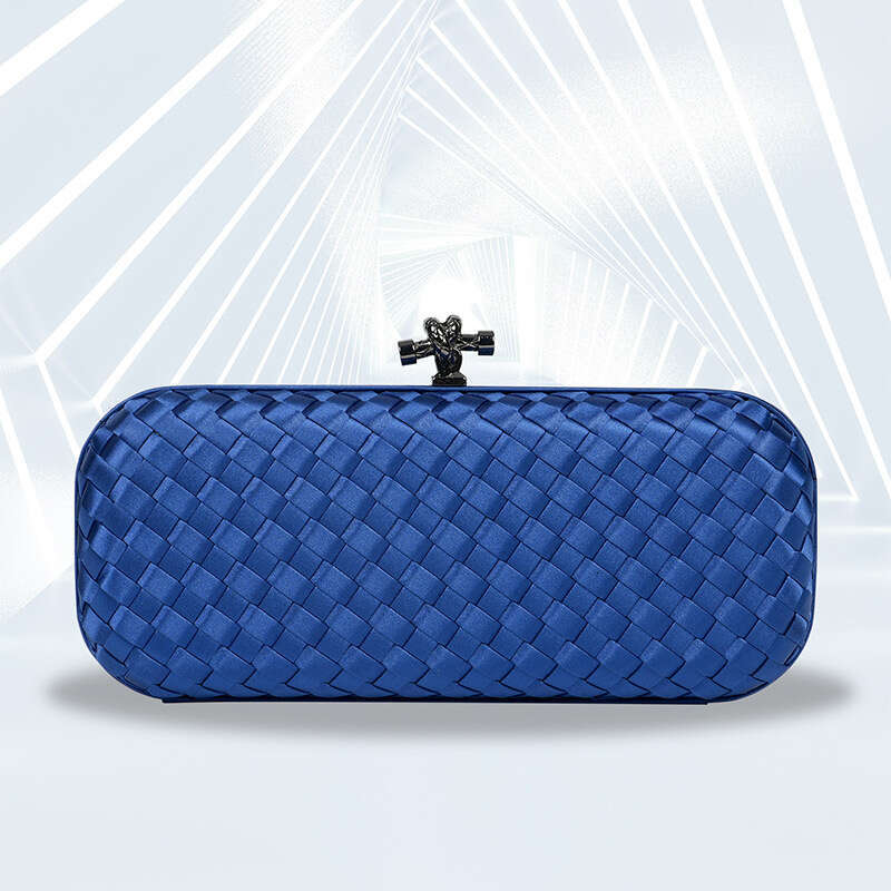 The new fashion lady temperament holding shiny dinner Banquet bag can be one shoulder crossbody senior formal