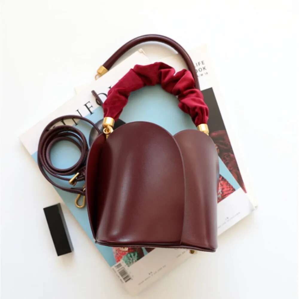 Lovely All-Match Women Daily Minority Personalized Handbags Commuter Flower Drawstring Bucket New Casual Ruched Messenger Bags
