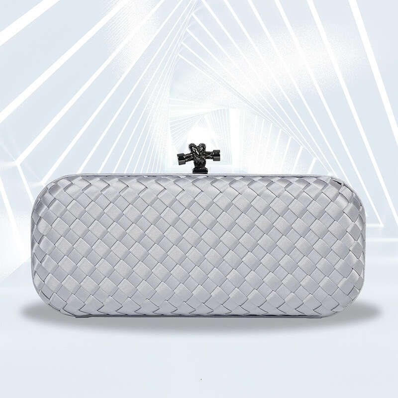 The new fashion lady temperament holding shiny dinner Banquet bag can be one shoulder crossbody senior formal