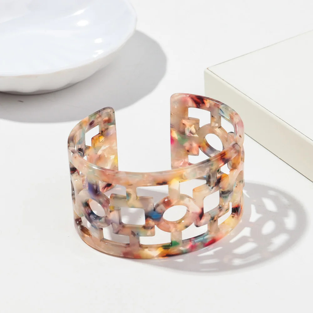 Bohemian Acrylic Hollow Acetic Acid Wide Opening Cuff Bracelet Suitable for Women Bohemian Resin Skeleton Pattern Bracelet Jewelry 250425