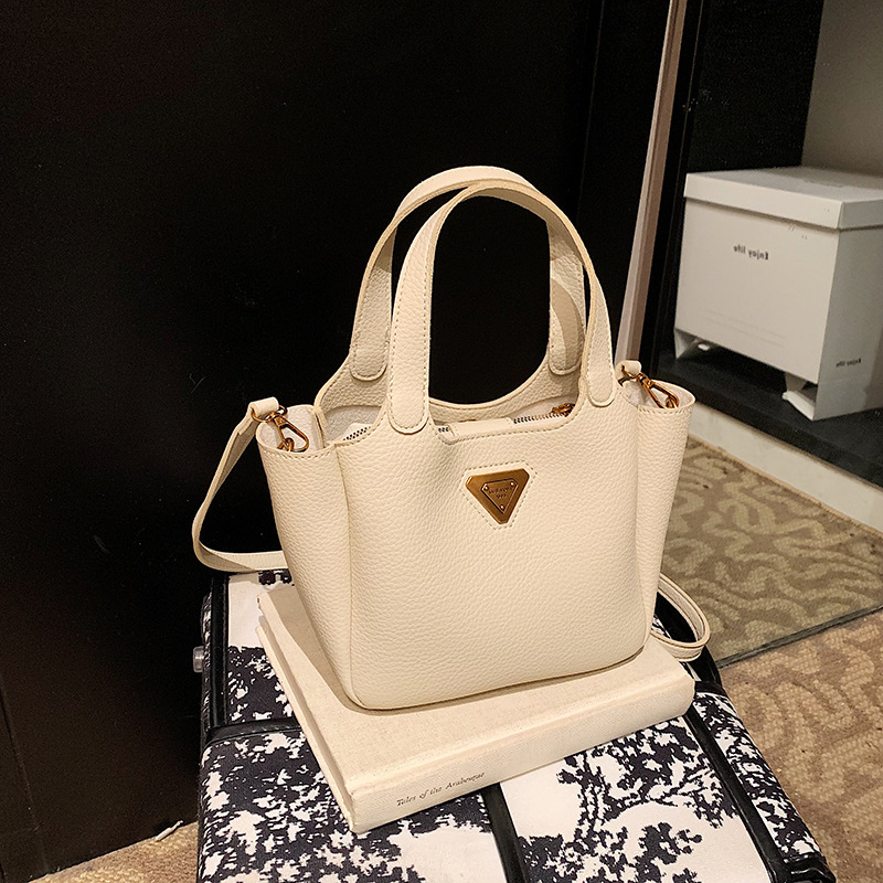 hot free shipping designer shoulder bags flap Spring Fashionable Versatile Plain vintage casual Crossbody Bag black
