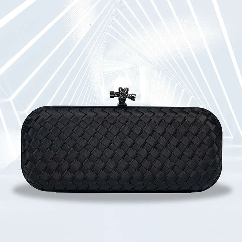 The new fashion lady temperament holding shiny dinner Banquet bag can be one shoulder crossbody senior formal