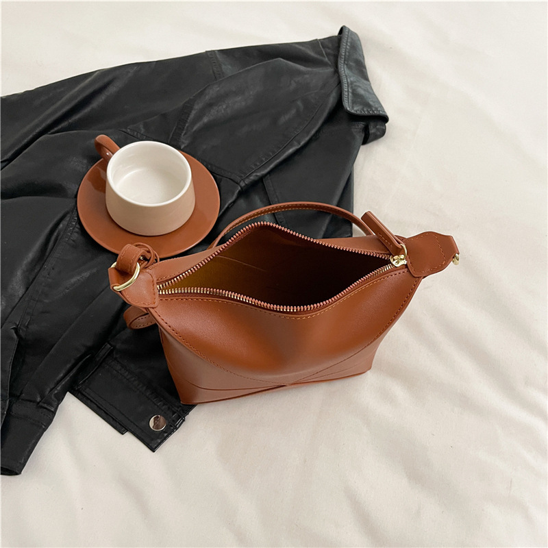 2025 Designer Geometric Shoulder Bag Women - Trendy Korean Crossbody Purse, Minimalist Underarm Handbag for Spring Summer (Free Shipping)