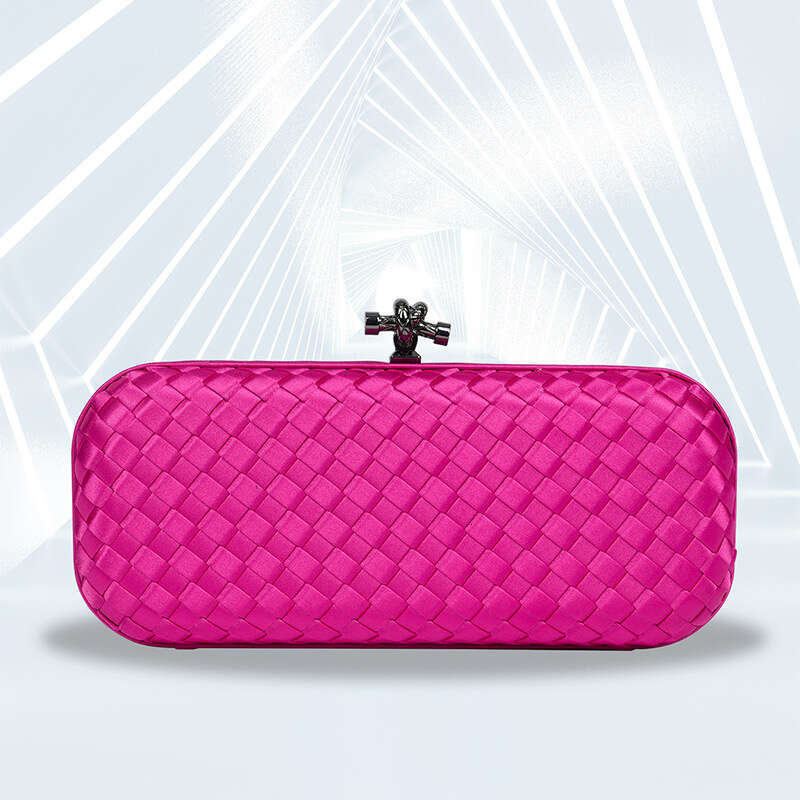 The new fashion lady temperament holding shiny dinner Banquet bag can be one shoulder crossbody senior formal