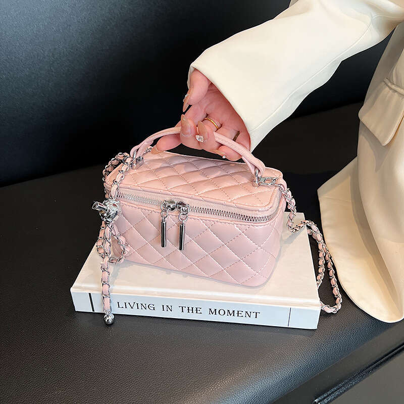 High end dia grid hand-held chain bag spring summer 2025, and simple small square single shoulder crossbody bag, versatile temperament, new trend ins 