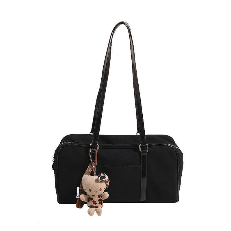 Korean style retro Boston bag for women, autumn large capacity commuting frosted single shoulder armpit bag, 2025 new style, unique and elegant temper