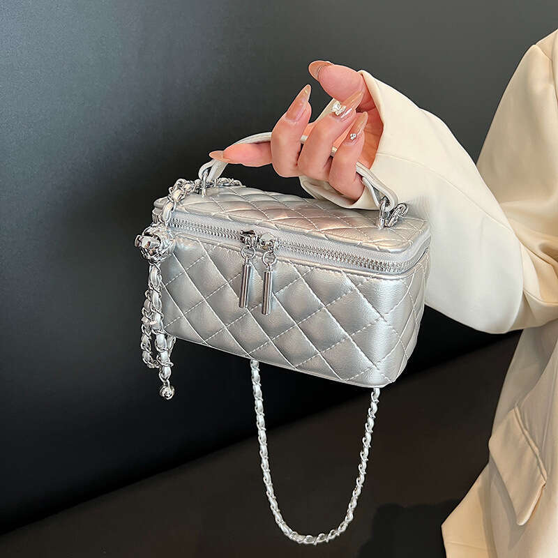 High end dia grid hand-held chain bag spring summer 2025, and simple small square single shoulder crossbody bag, versatile temperament, new trend ins 