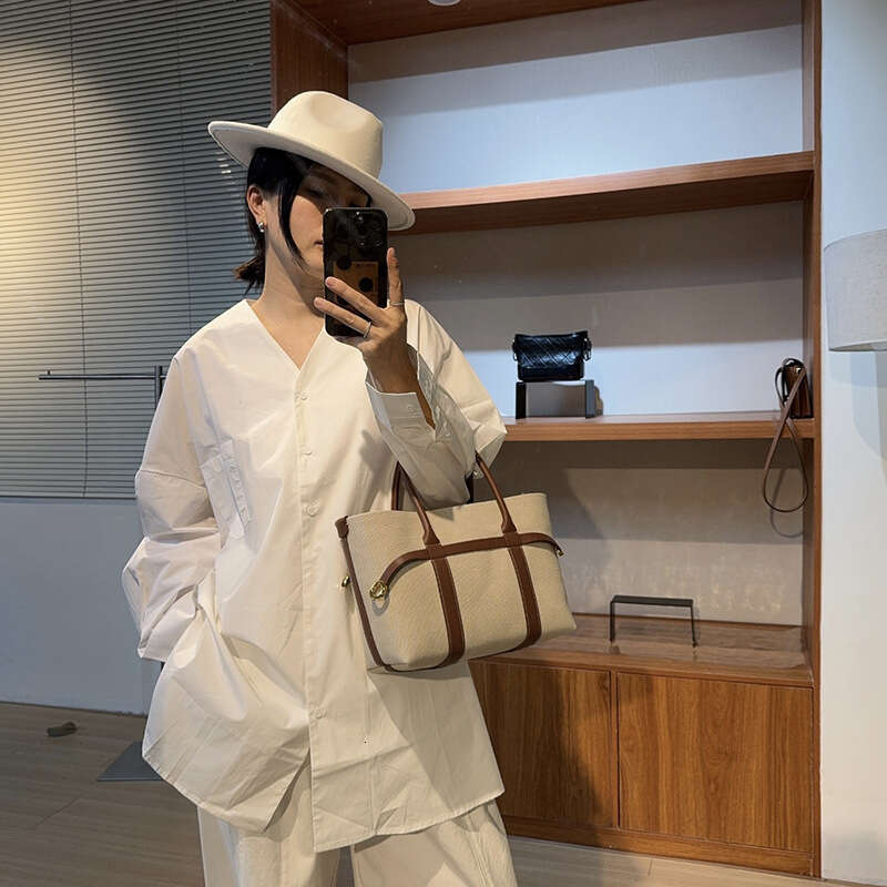 Canvas tote bag women 2025 new style, high-end, large capacity, versatile for commuting, niche design, contrasting color handbag