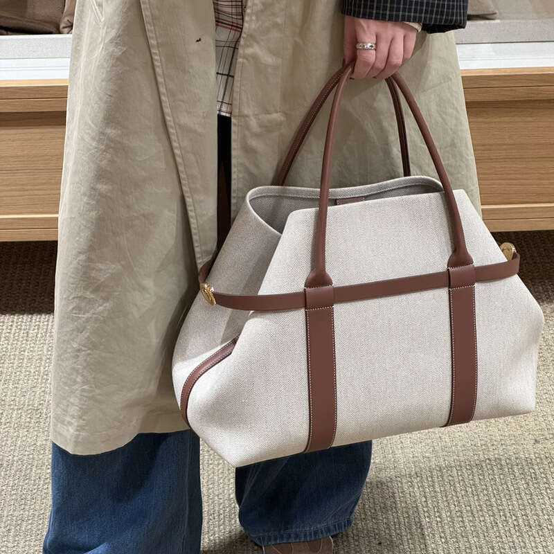 Canvas tote bag women 2025 new style, high-end, large capacity, versatile for commuting, niche design, contrasting color handbag