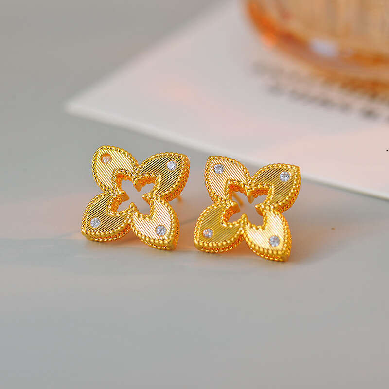 DHCollections Lucky Clover Necklace Bracelet Earrings Set Gold Plated Chain Jewelry Set for Women Lightweight Elegant Gift 3pcs