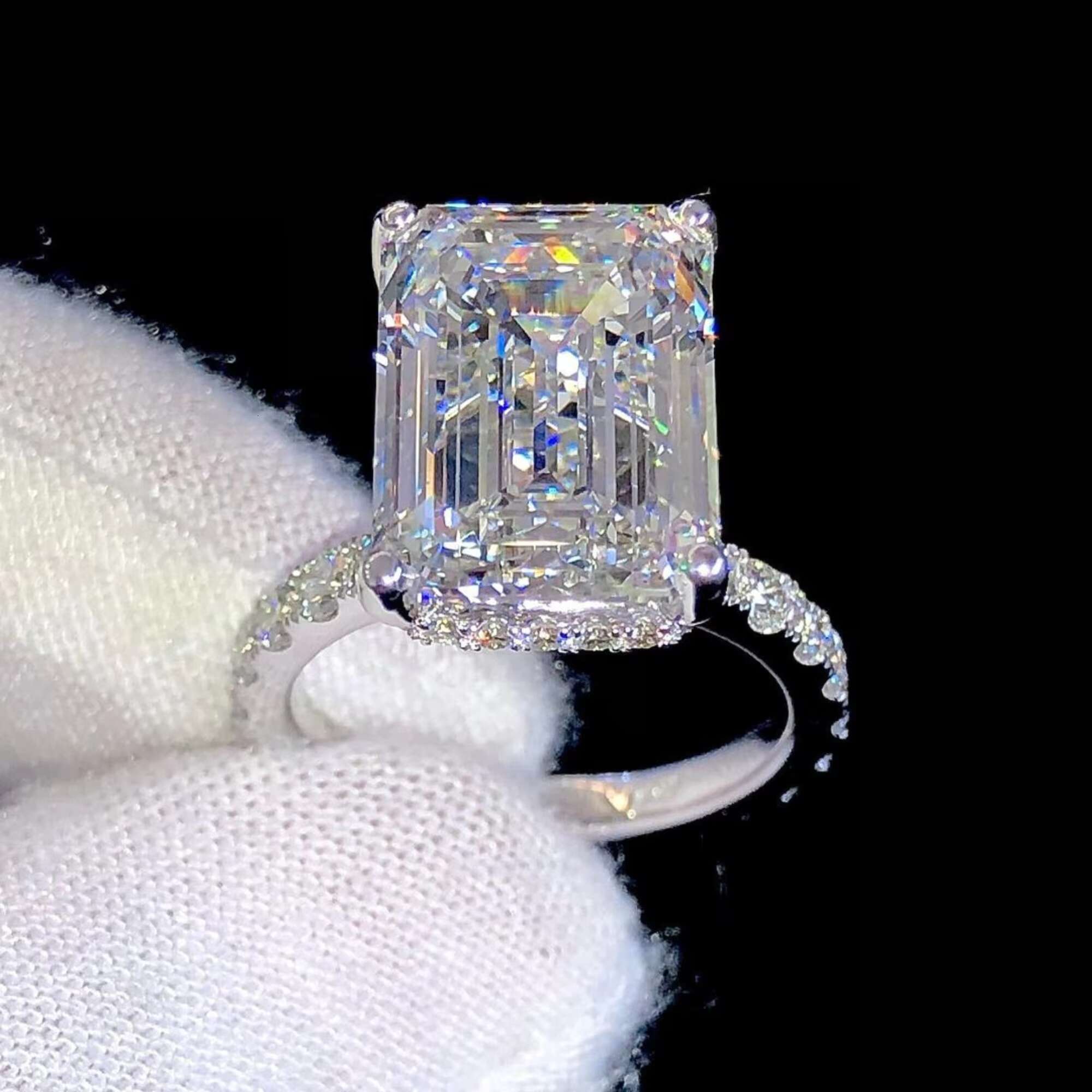 High Quality 325ct LabGrown Emerald Cut Diamond Ring 14K White Gold Engagement Wedding Jewelry Round Cut Band